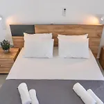 Liostasi * Σκύρος
