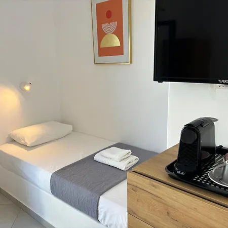 Liostasi * סקירוס