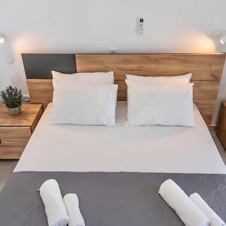 Liostasi * סקירוס