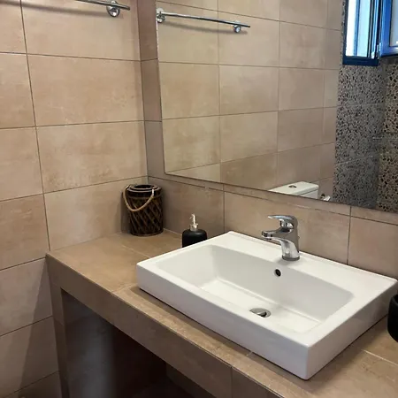 Liostasi סקירוס