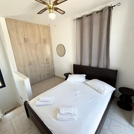 Liostasi * סקירוס