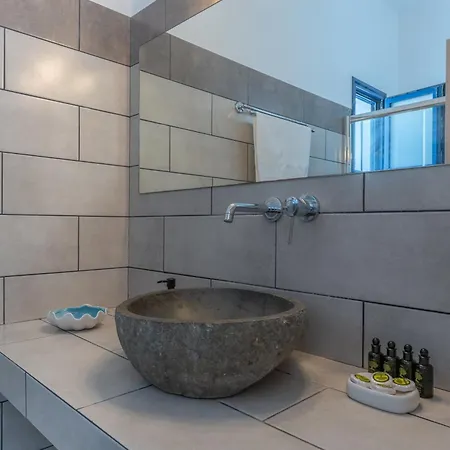 Liostasi * سكيروس
